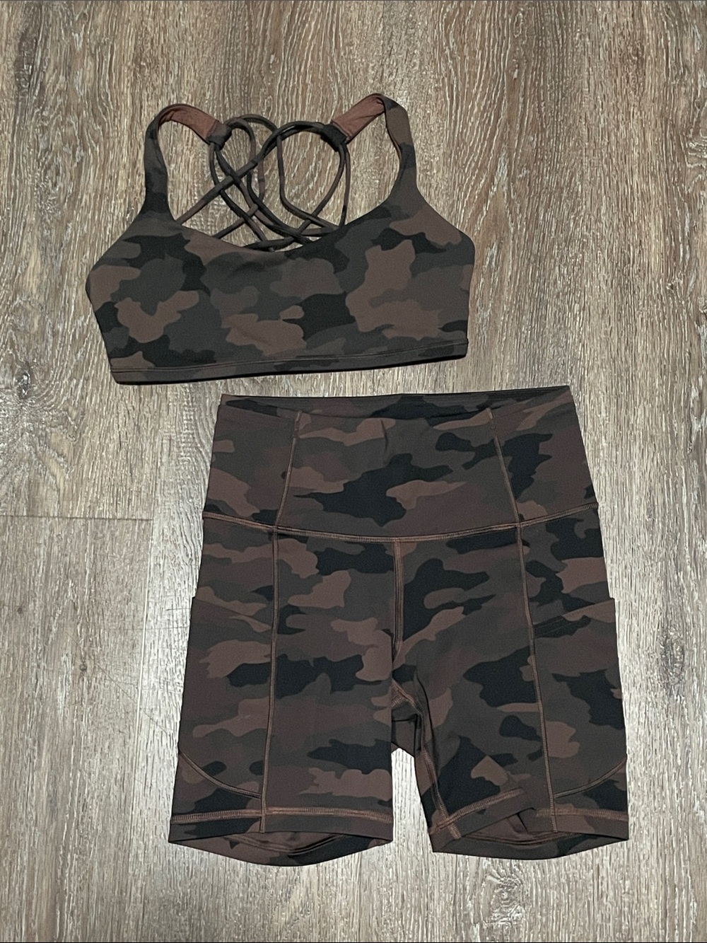 EUC Lululemon Matching Workout Set. Size Top 6/Bottom 4